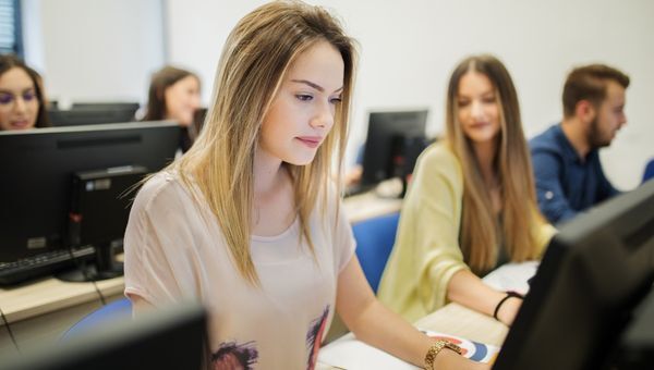 Academia-de-oposiciones-para-Administrativo-en-Andalucía