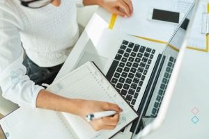 auxiliar administratiu de l'ICS